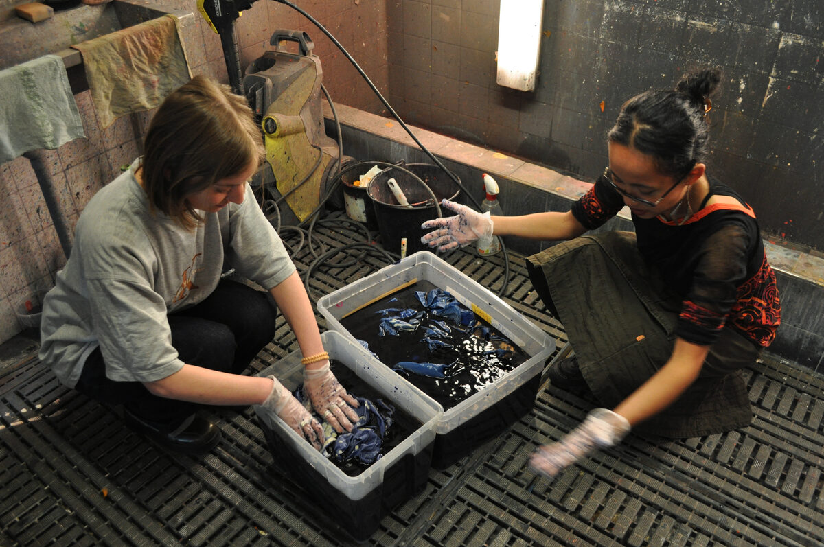 Two participants dyeing fabric together